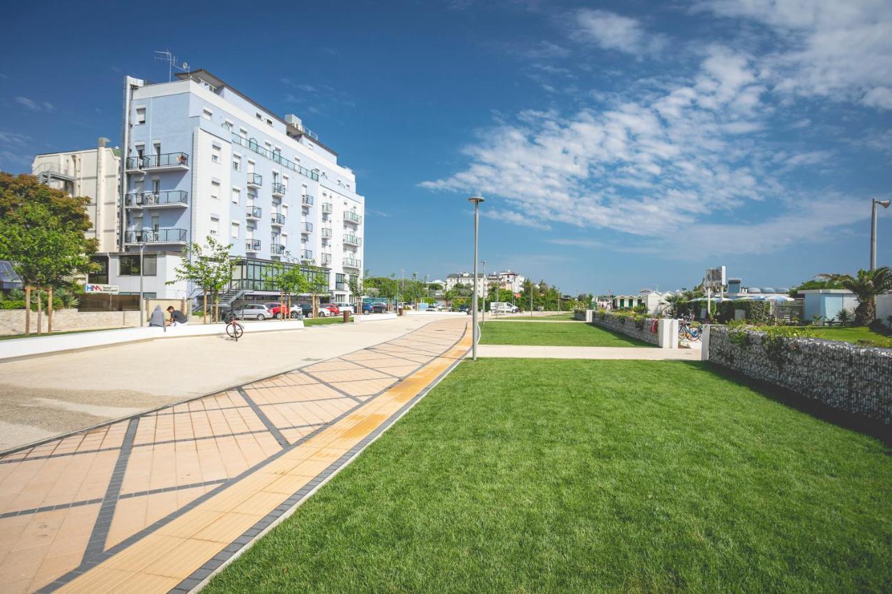 Hotel Baya - In Centro, Sul Mare มิลาโน แมริตทิมา ภายนอก รูปภาพ