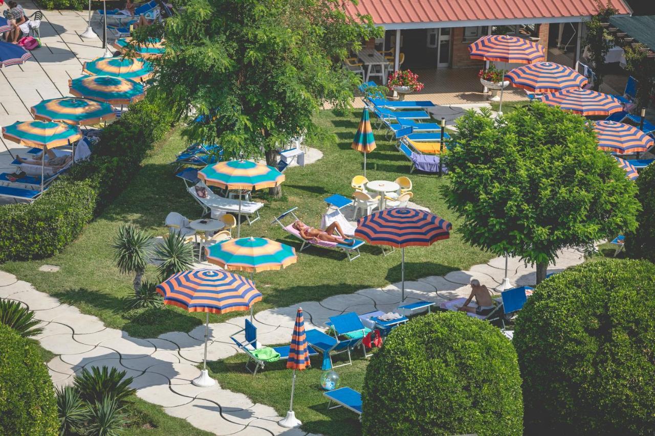 Hotel Baya - In Centro, Sul Mare มิลาโน แมริตทิมา ภายนอก รูปภาพ