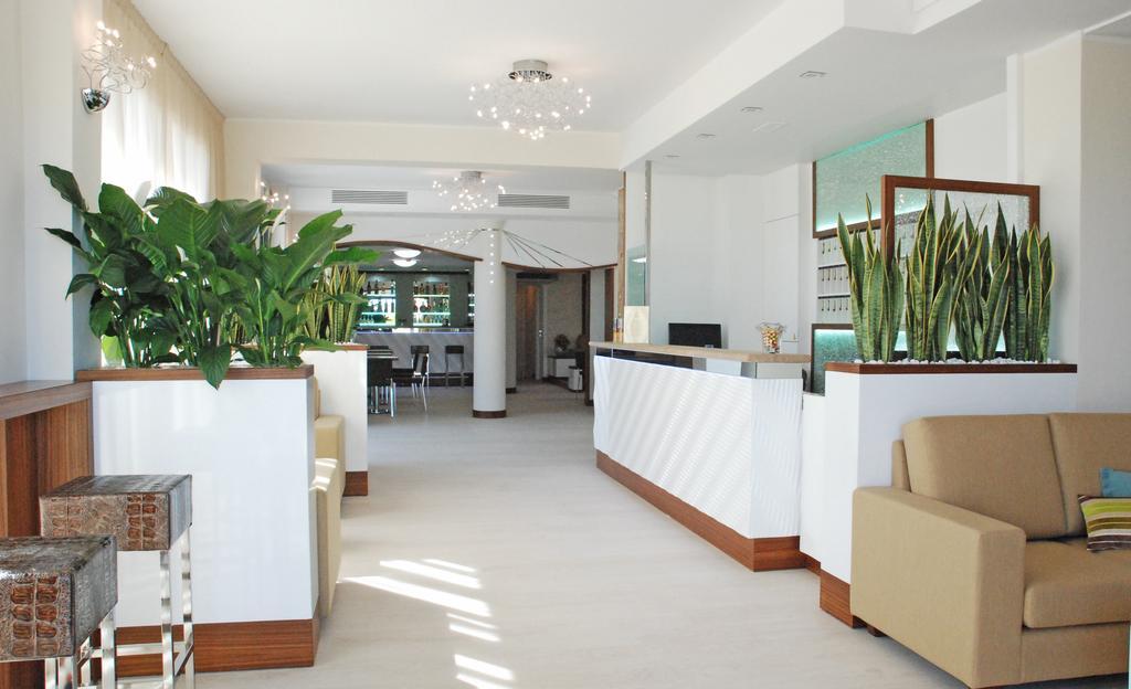 Hotel Baya - In Centro, Sul Mare มิลาโน แมริตทิมา ภายนอก รูปภาพ