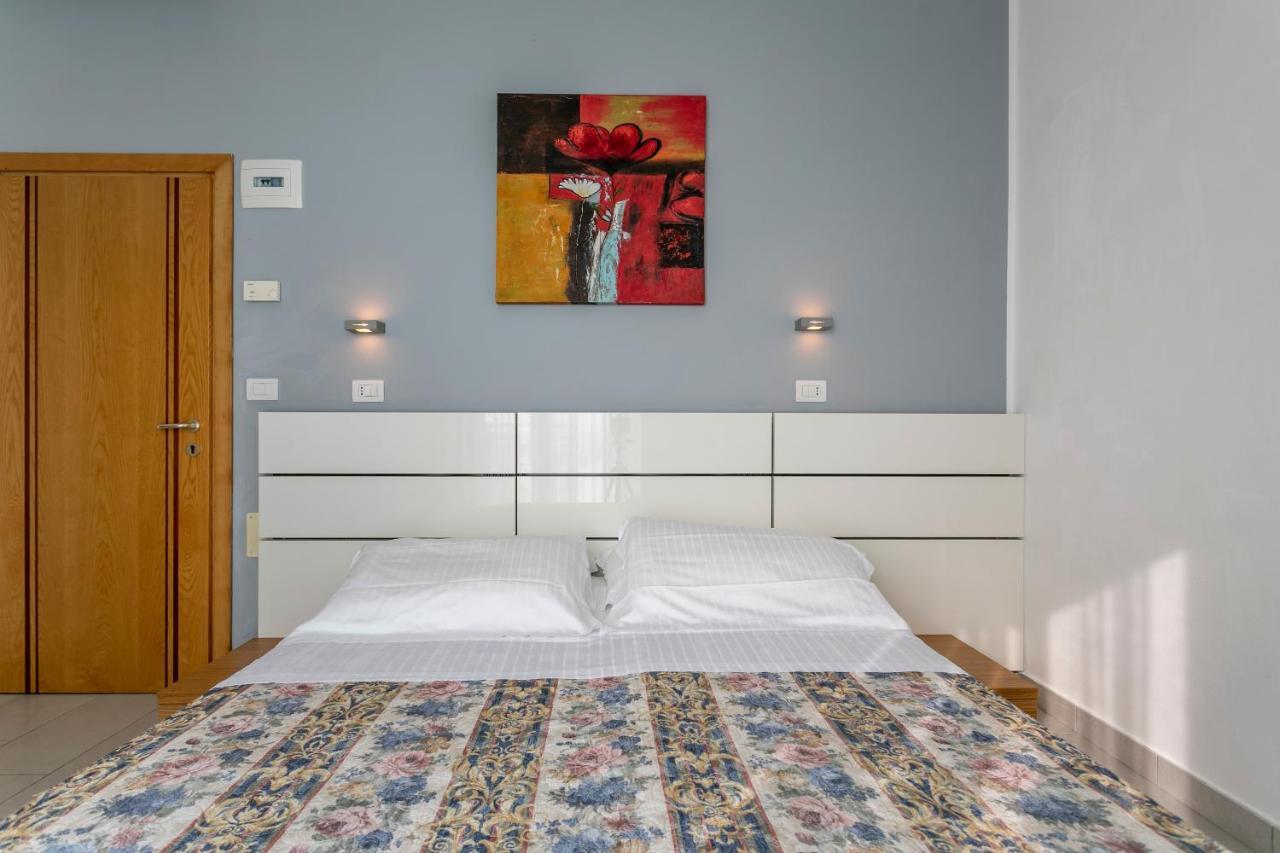 Hotel Baya - In Centro, Sul Mare มิลาโน แมริตทิมา ภายนอก รูปภาพ