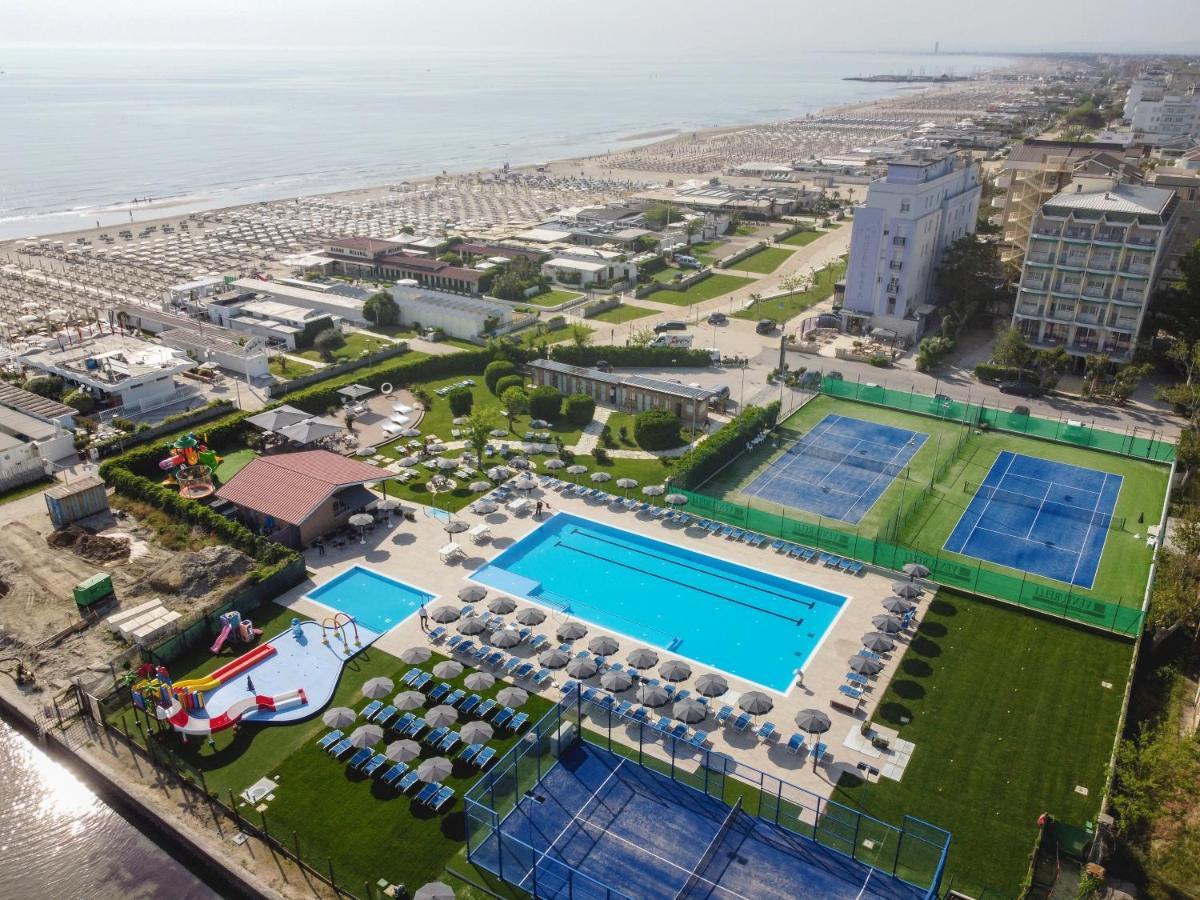 Hotel Baya - In Centro, Sul Mare มิลาโน แมริตทิมา ภายนอก รูปภาพ