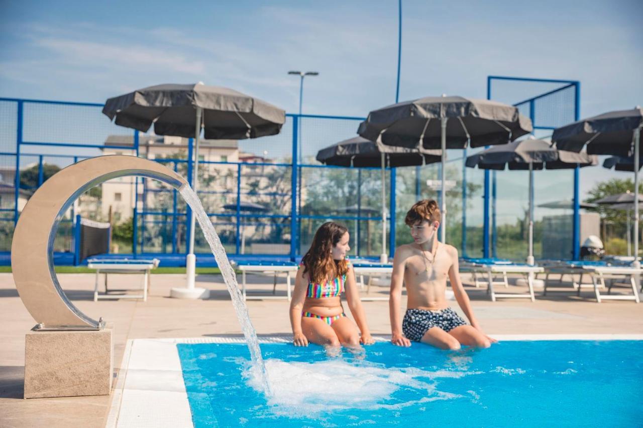 Hotel Baya - In Centro, Sul Mare มิลาโน แมริตทิมา ภายนอก รูปภาพ