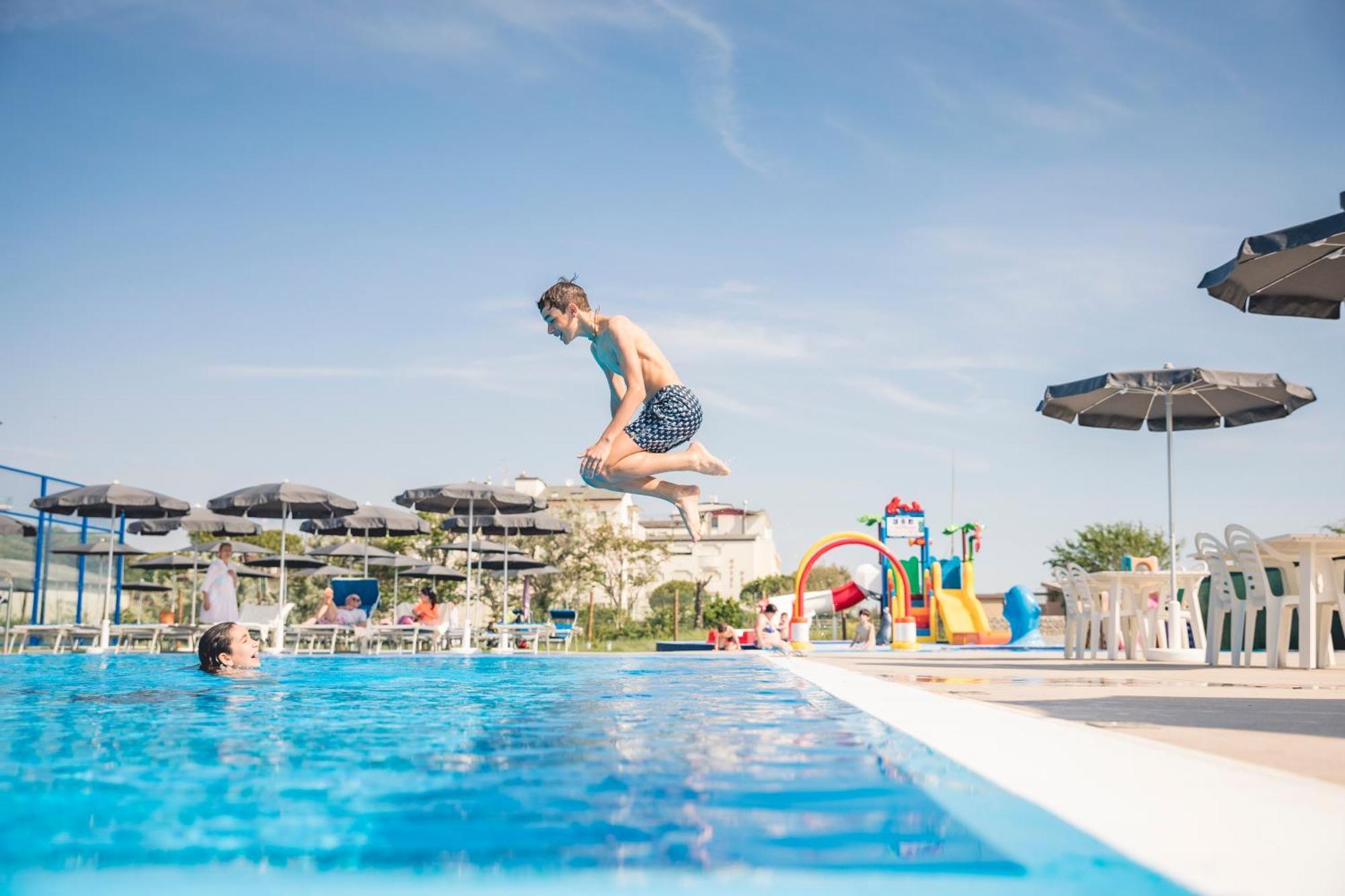 Hotel Baya - In Centro, Sul Mare มิลาโน แมริตทิมา ภายนอก รูปภาพ