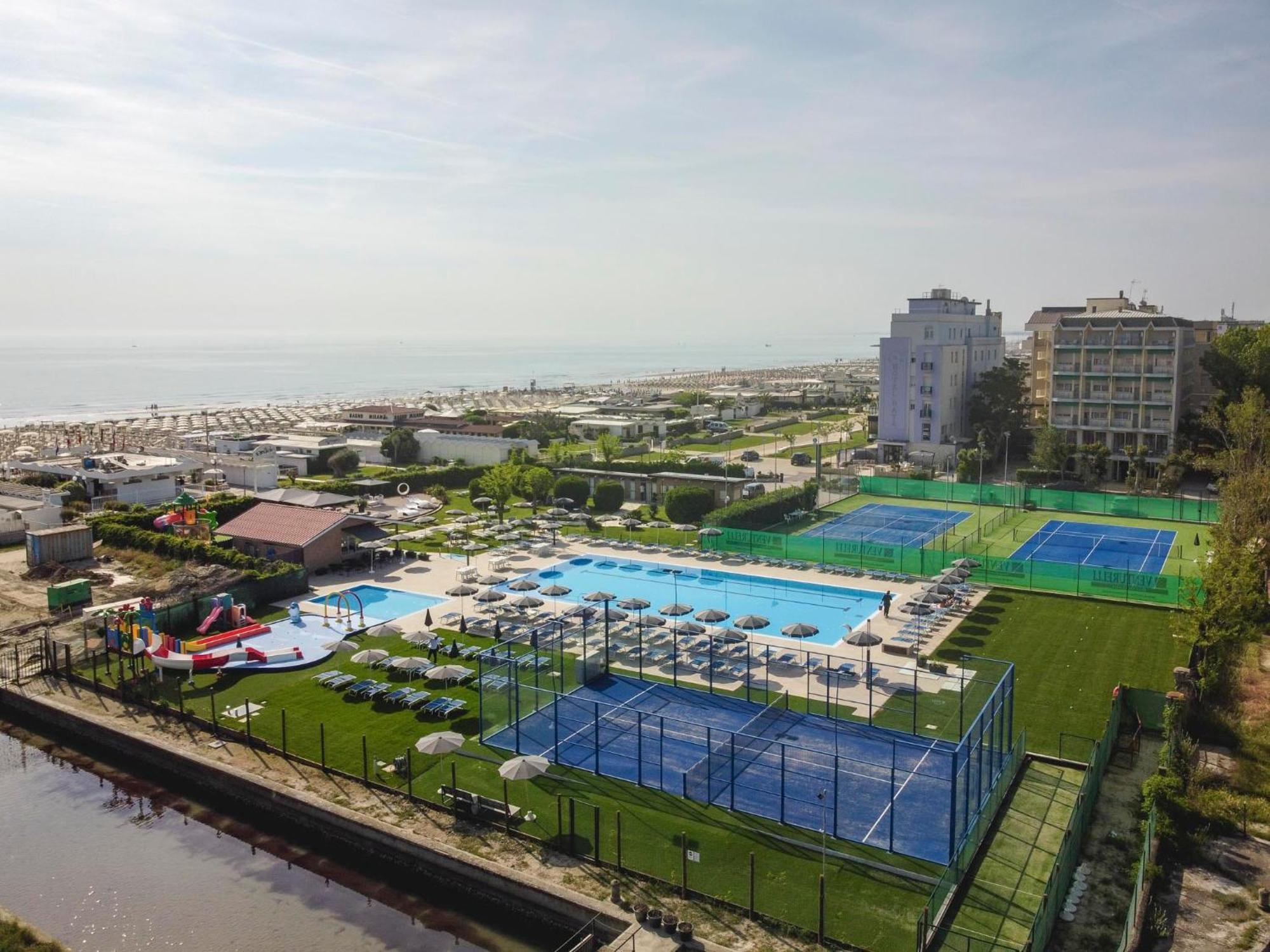Hotel Baya - In Centro, Sul Mare มิลาโน แมริตทิมา ภายนอก รูปภาพ