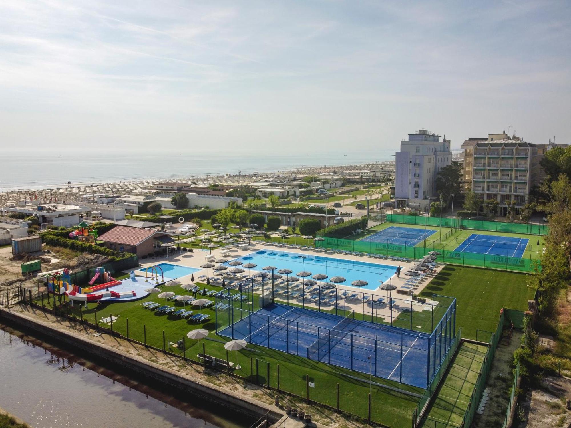 Hotel Baya - In Centro, Sul Mare มิลาโน แมริตทิมา ภายนอก รูปภาพ