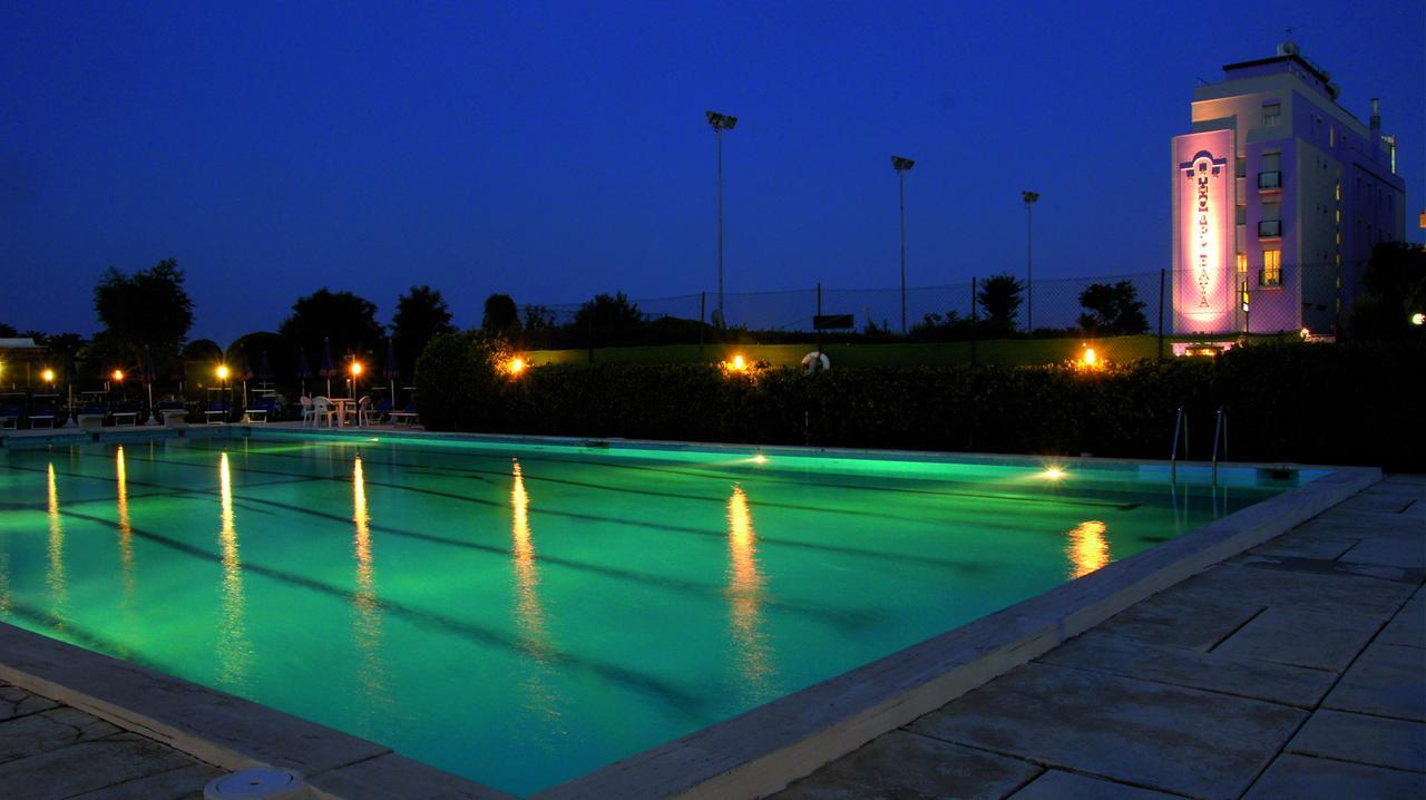 Hotel Baya - In Centro, Sul Mare มิลาโน แมริตทิมา ภายนอก รูปภาพ